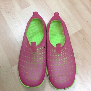 Summer Women Slip On Water Shoes, Sandals Size 6